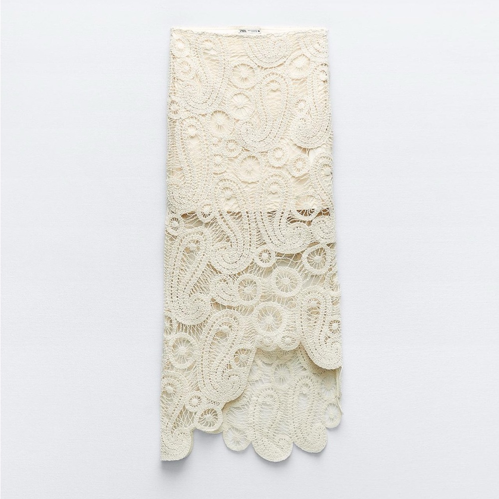 ZARA Ivory Asymmetrical crocheted skirt. Size M